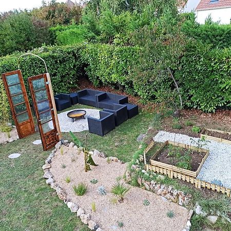 La Taniere Aux Loups Villa Montevrain Exterior photo